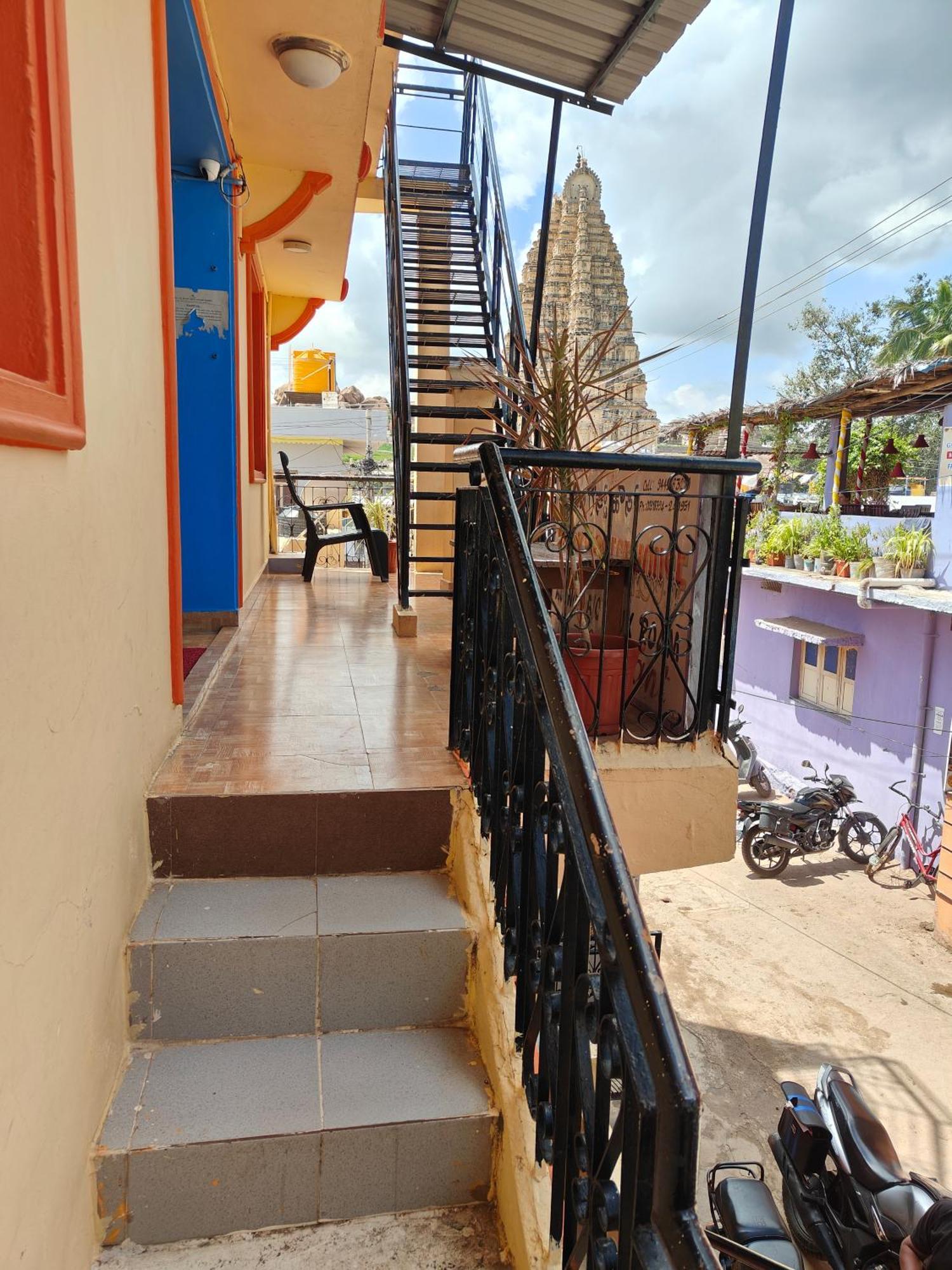 Rocky Guesthouse Hampi Eksteriør billede